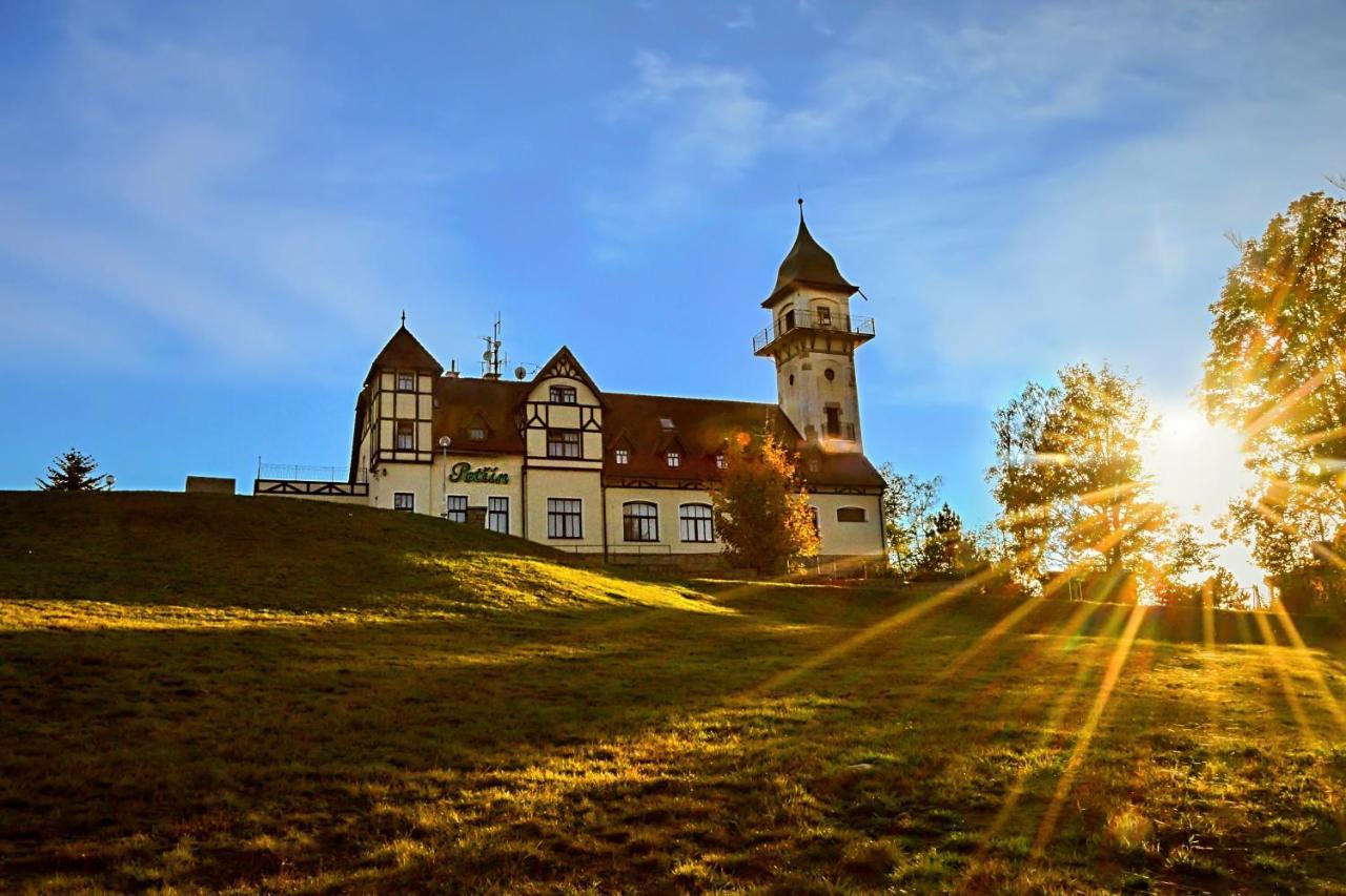 Hotel Petrin Jablonec nad Nisou Ngoại thất bức ảnh