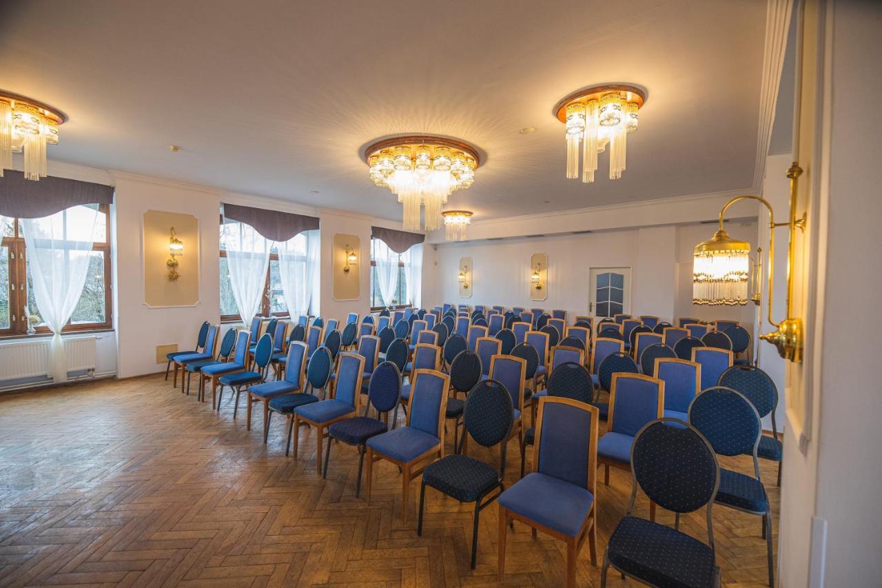Hotel Petrin Jablonec nad Nisou Ngoại thất bức ảnh